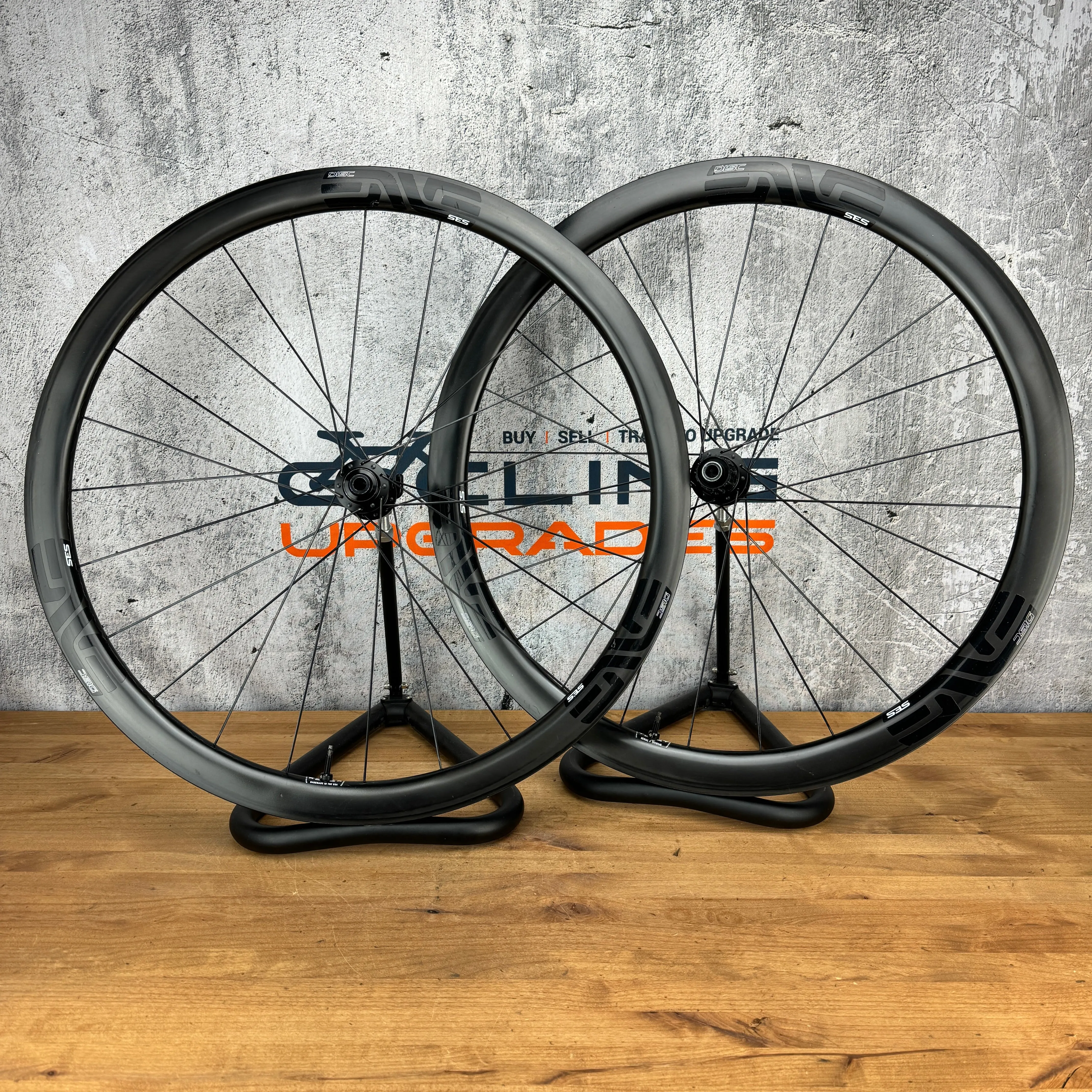 Low Mile! Enve SES 3.4 Carbon Tubeless Disc Wheelset 700c DT Swiss 240s 1423g