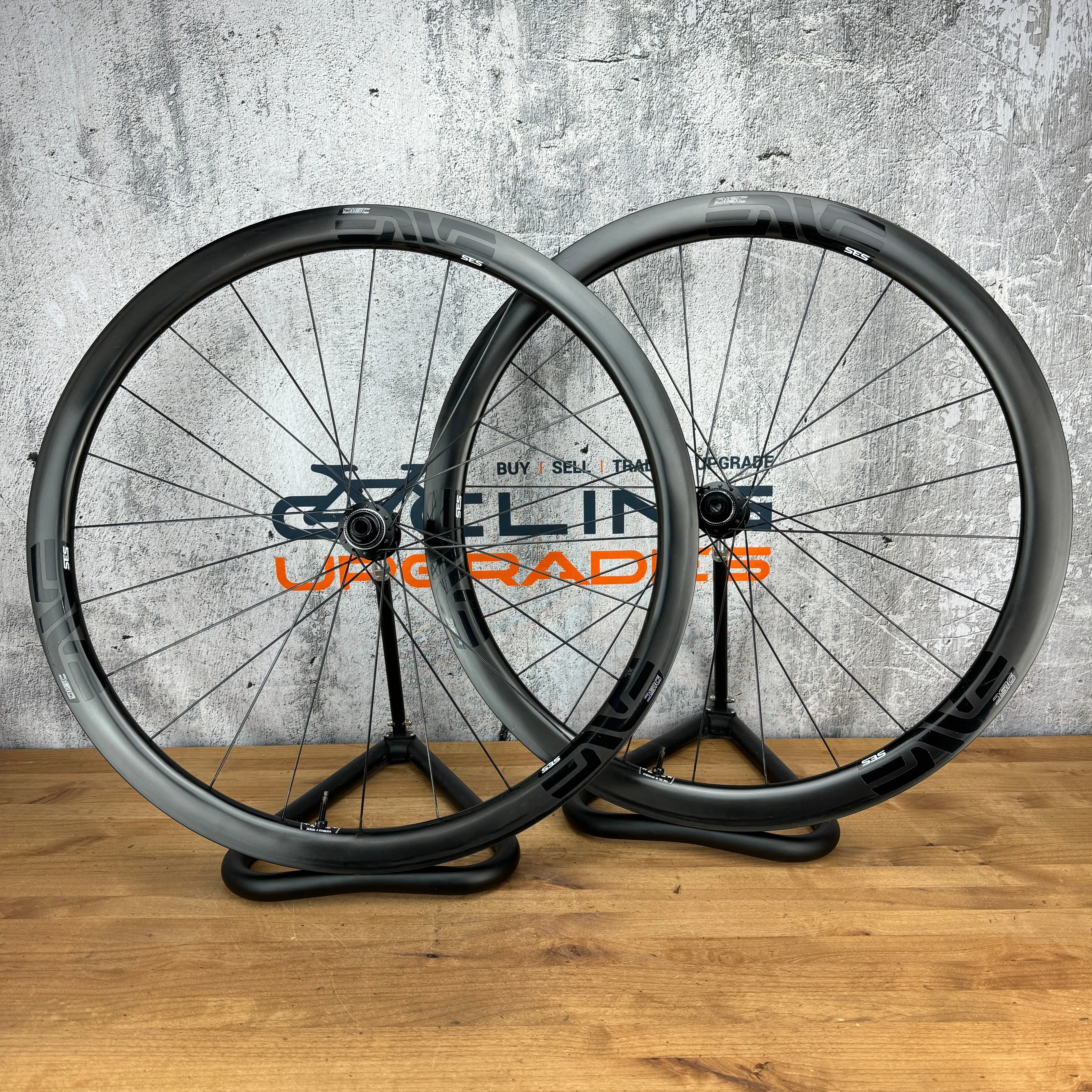 Low Mile! Enve SES 3.4 Carbon Tubeless Disc Wheelset 700c DT Swiss 240s 1423g